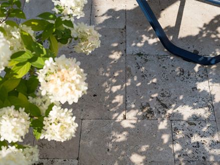 hra stínů na travertinové terase travertin Medium Select