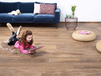 Obývací pokoj s dlaždicemi Urban Caramel