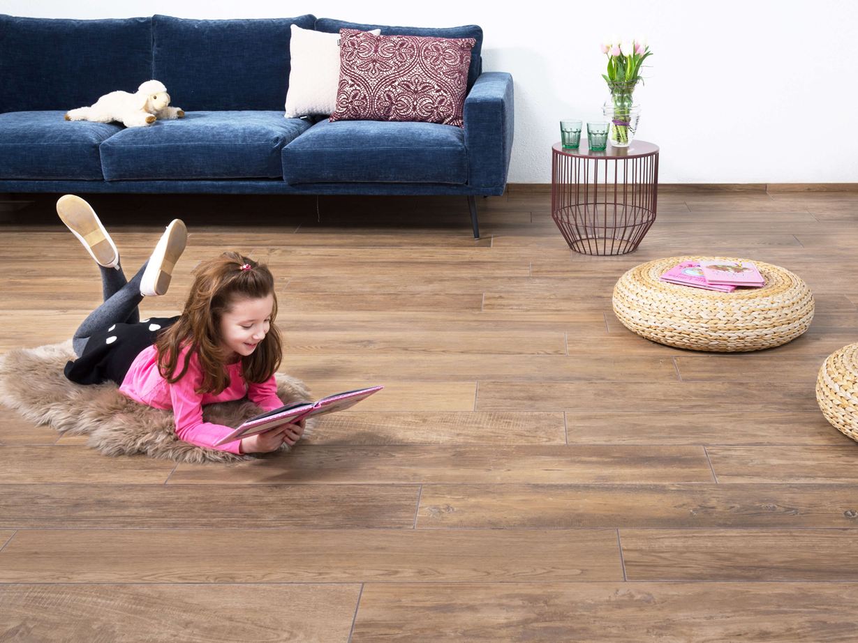 Obývací pokoj s dlaždicemi Urban Caramel