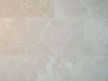 Mramorové dlaždice Burdur Cream, broušené se saténovým povrchem