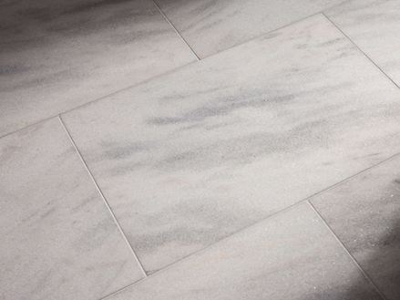 Dlaždice Calacatta, pohled z boku