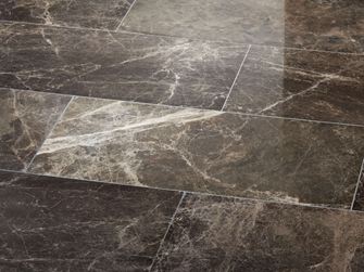 Emperador Tmavé dlaždice boční úhel