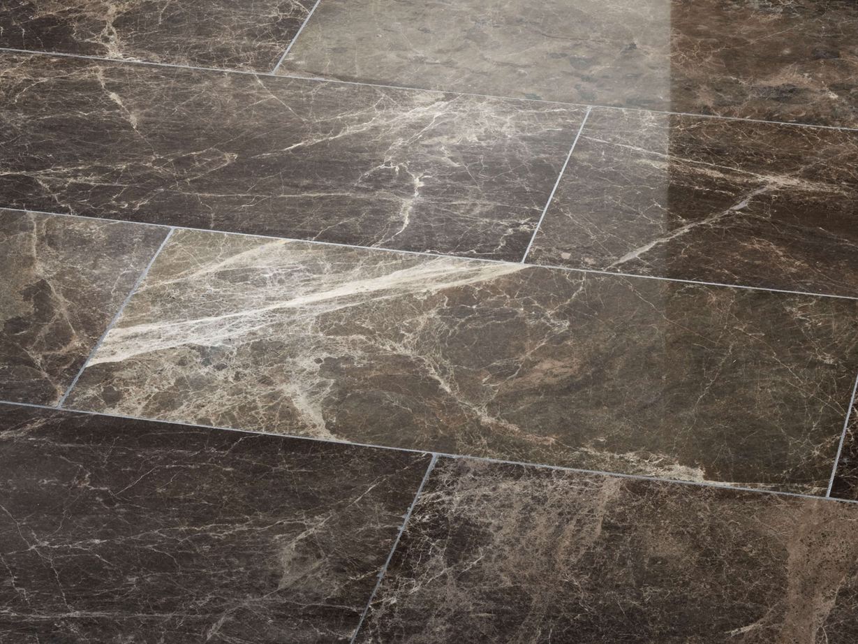 Emperador Tmavé dlaždice boční úhel