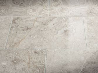 Mramorová dlažba Silver Shadow s leštěným povrchem