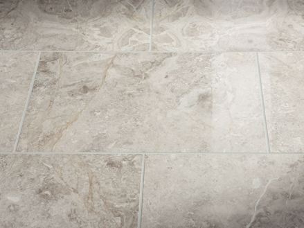 Mramorová dlažba Silver Shadow s leštěným povrchem