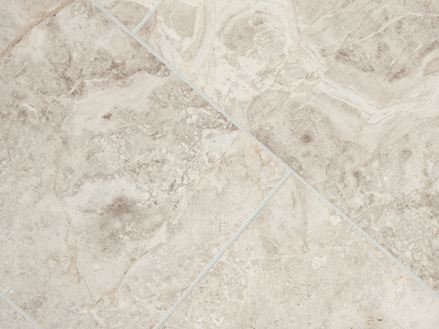 Detailní záběr leštěné mramorové dlaždice Silver Shadow