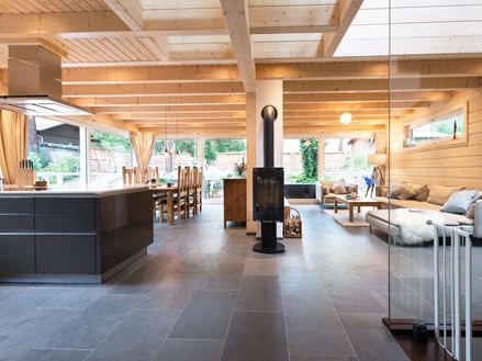 Obývací prostor s obklady z Grey Slate