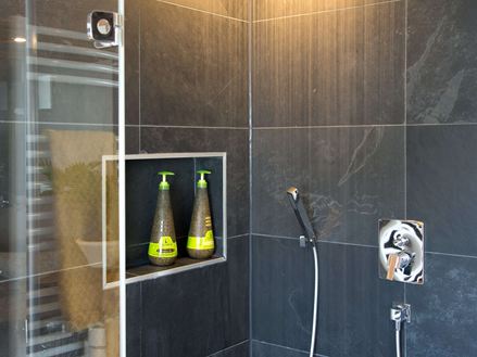 Sprcha s dlaždicemi Mustang