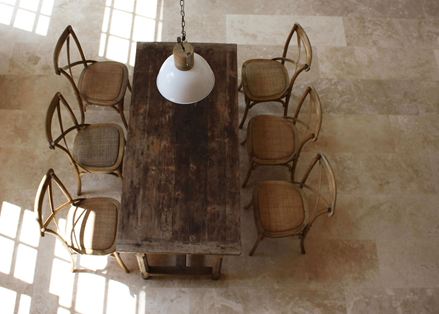 Rustikální jídelní stůl na travertinu Classic Light