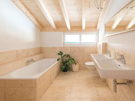 Classic Light Dlaždice v koupelně s vanou