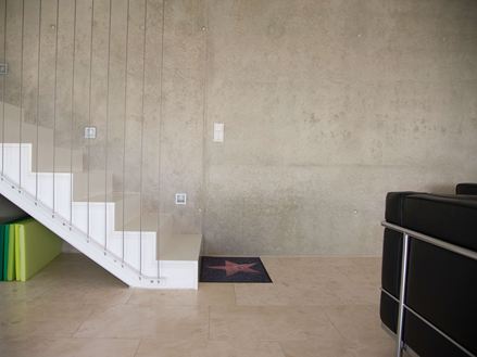 Schodiště a podlaha Travertin Classic Light