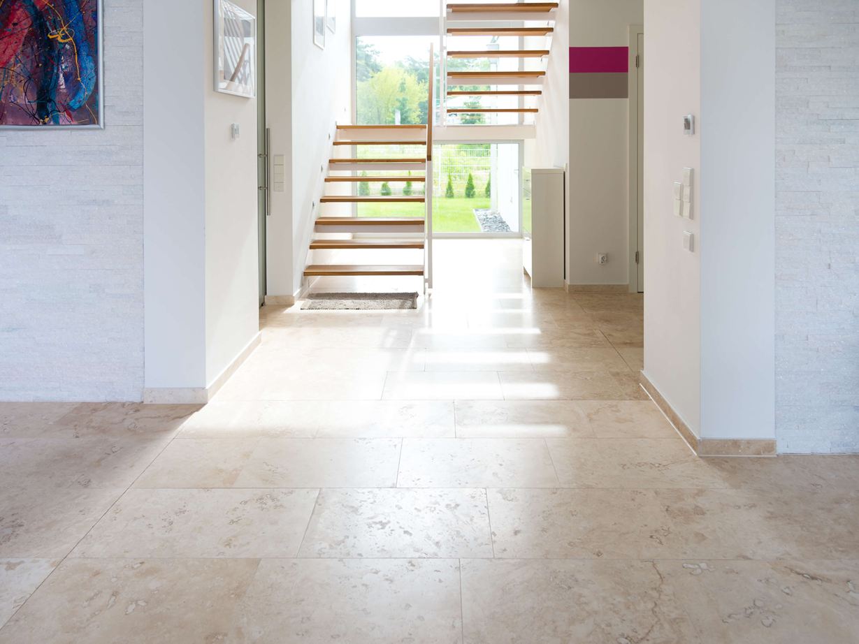 Schodiště a podlahová krytina Travertin Classic Light