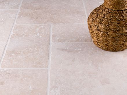 Dlaždice Light, tromlované s ratanovou vázou