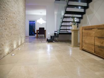 Vstupní prostor s dlažbou Medium Line