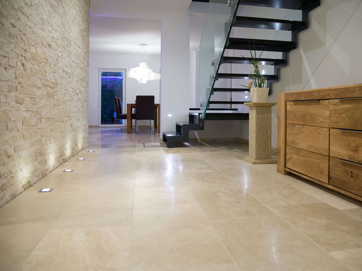 Vstupní prostor s dlažbou Medium Line