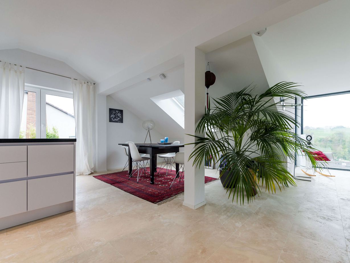 Prostorný byt s dlažbou Medium Line