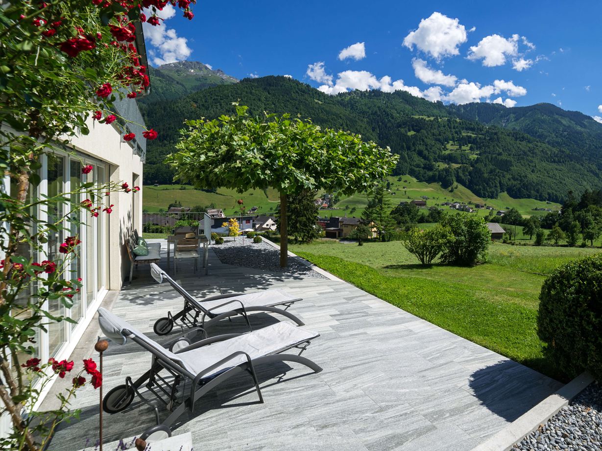 Švýcarská terasa s žulovými deskami Urban Grey Line