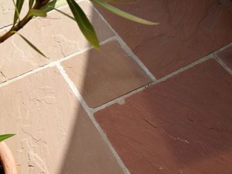 Pískovcové desky z Modaku, terasa, detailní záběr