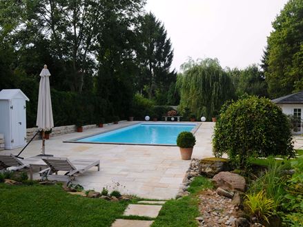 Fotografie zákazníka: Žluté mátové pískovcové desky, položené jako terasa a v oblasti bazénu