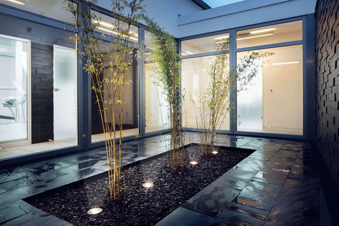 Vnitřní nádvoří s Black Rustic