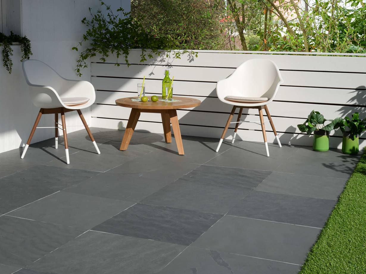 Sluneční terasa s břidlicovými deskami Diamond Grey