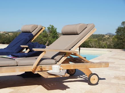 Lehátka u bazénu na travertinové terase Medium