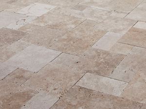 Fotografie zákazníka: Zámecký vinný sklep Heidelberg; travertinové desky Medium pohled z boku