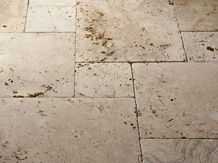 Rustic travertinové desky kladené v římské vazbě