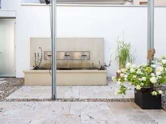 Vodní prvky na travertinové terase