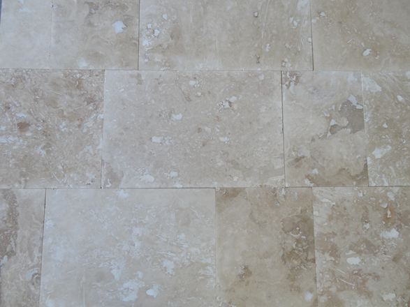 Dlaždice z přírodního kamene připravené k pokládce jako deskový materiál