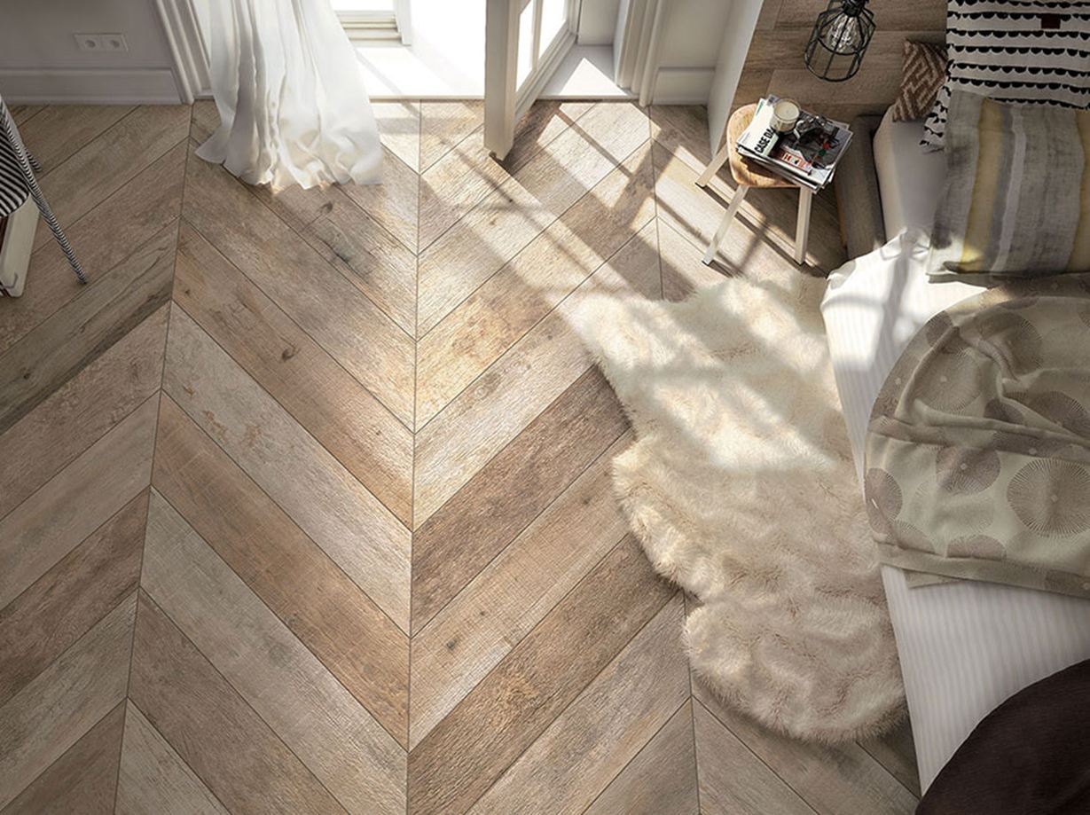 Mirage Noon Daylight položené ve vzoru rybí kosti Copyright Mirage