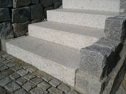 Blokový schod Sezuan Bílý keř-hammered