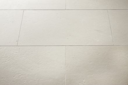 Vápenec Miros s kartáčovaným povrchem ve světle béžové barvě