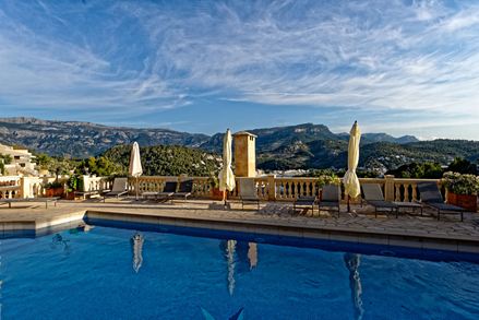 Uvolněná atmosféra u bazénu