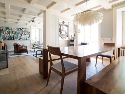 Otevřený obývací prostor, moderní nábytek