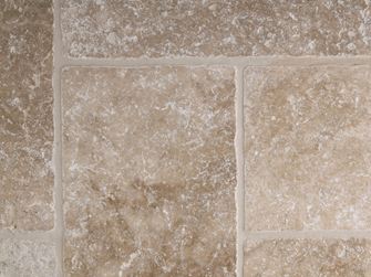 Dlaždice Medium, tromlované, detailní záběr