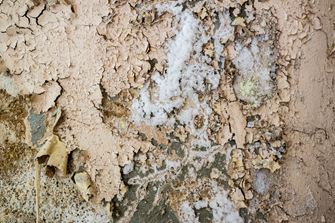 Přírodní kámen s větracími otvory