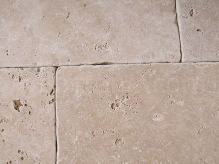 Detailní záběr travertinových desek Medium