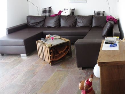 Přívětivý, stylový, útulný: obývací prostor s břidlicovou dlažbou Peacock