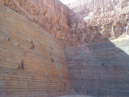 Břidlicový lom na slunci