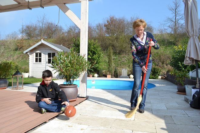 Stačí několik jednoduchých kroků a vaše terasa z přírodního kamene bude opět v letní formě!