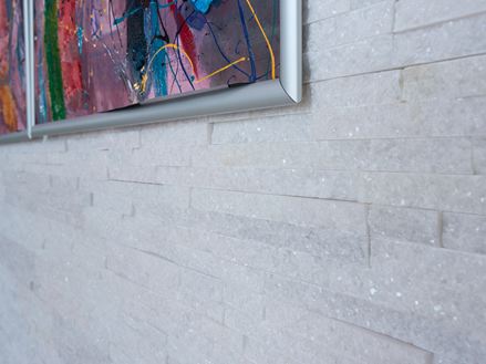 Bílé kvarcitové obkladové kameny